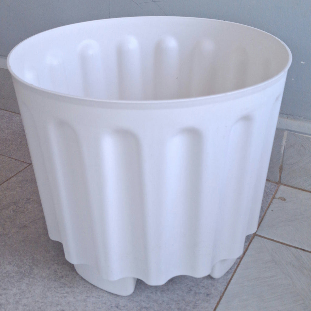 Groovy Pot – Ribbed Plastic Planter in Black & White